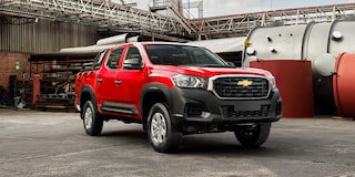 Vista frontal - Chevrolet S10 Max 2025, pickup de doble cabina con gran capacidad de carga y motor 2.0L turbo 4x4 automática