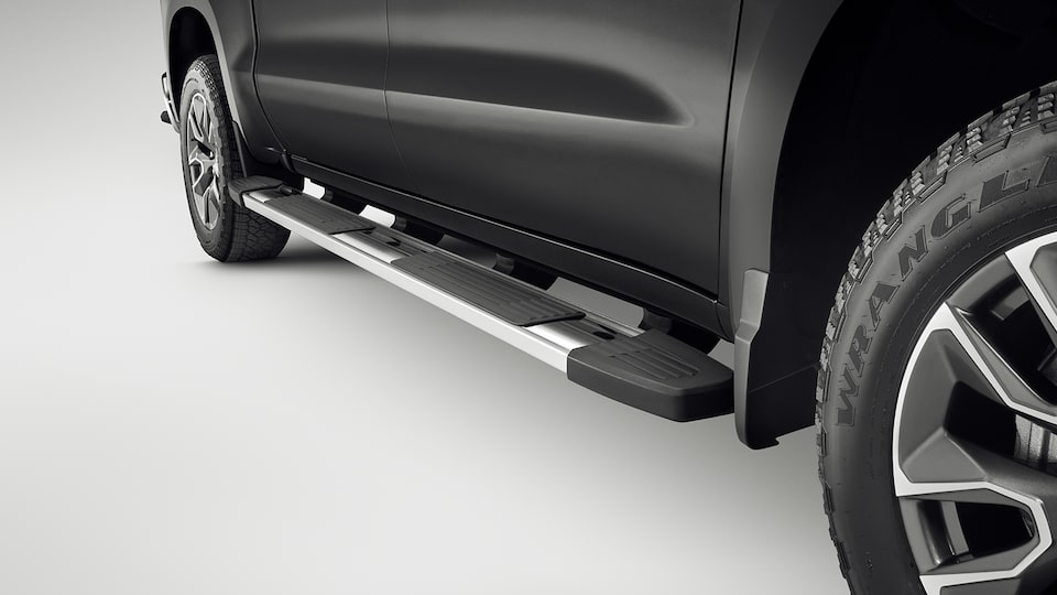 Estribo rectangular de 6 pulgadas cromado para tu camioneta Chevrolet Silverado Turbo 2025