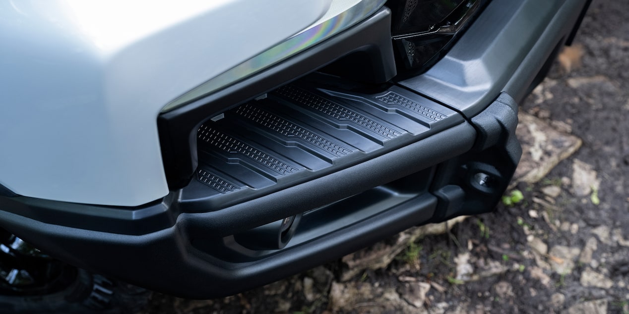 Molduras protectoras y detalles exteriores ZR2 Bison AEV en Chevrolet Cheyenne.