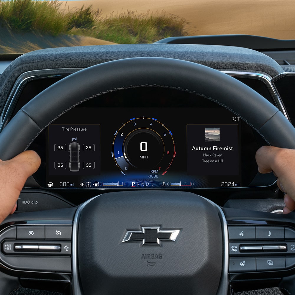 Pantalla de información todoterreno de Chevrolet Colorado ZR2 con datos para conducción Off-Road.