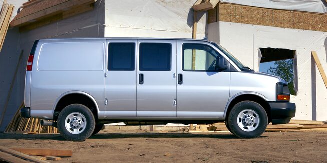 Chevrolet Express 2022 camioneta van con espejos exteriores con ajuste eléctrico