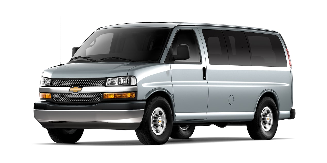 Chervolet Express Van 2025 en color plata brillante